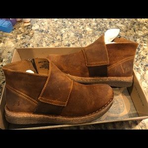 Born Tora Distressed Boots - Size 9